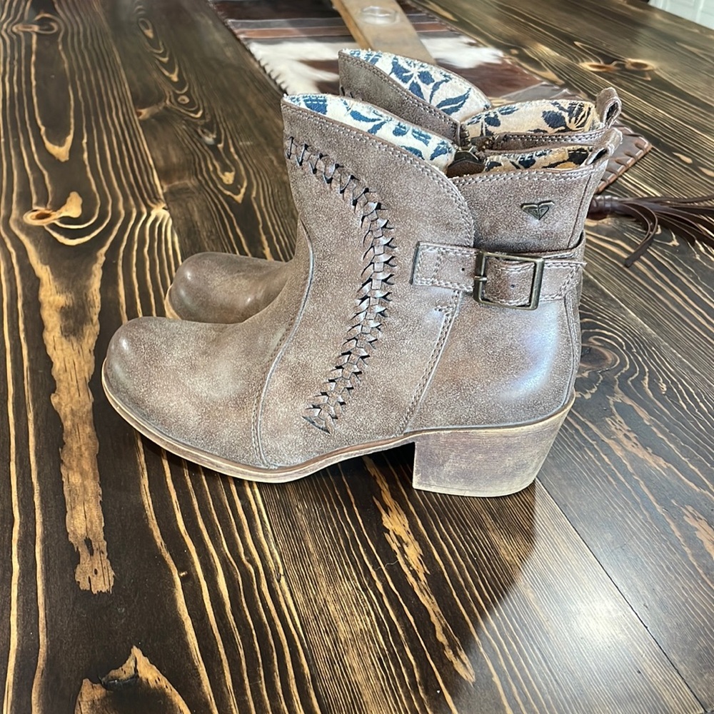 Roxy ankle booties 7